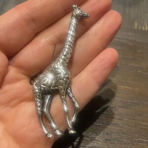 Silver Terasure vintage Giraffe Brooch